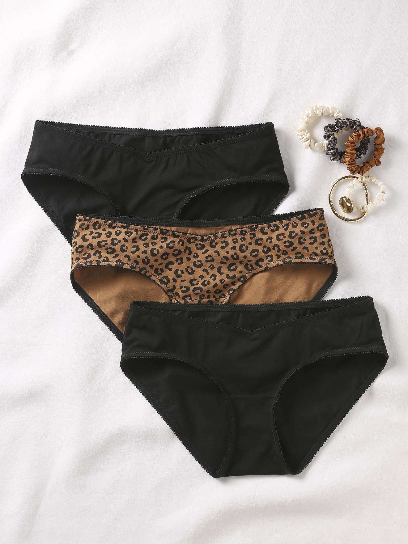 Lot 3 culottes de grossesse noir lopard 22 €