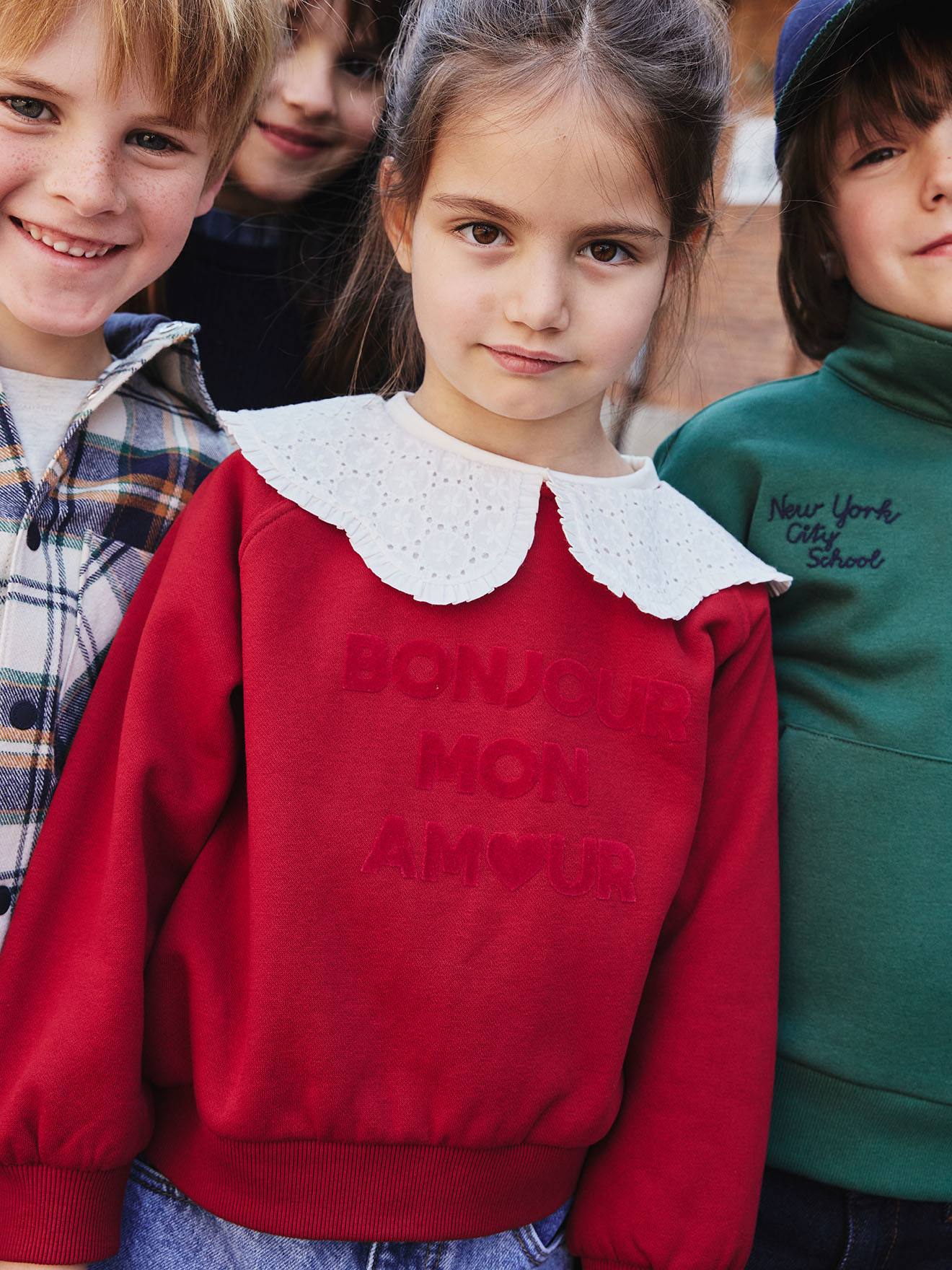 Sweat fille col claudine broderie anglaise rouge