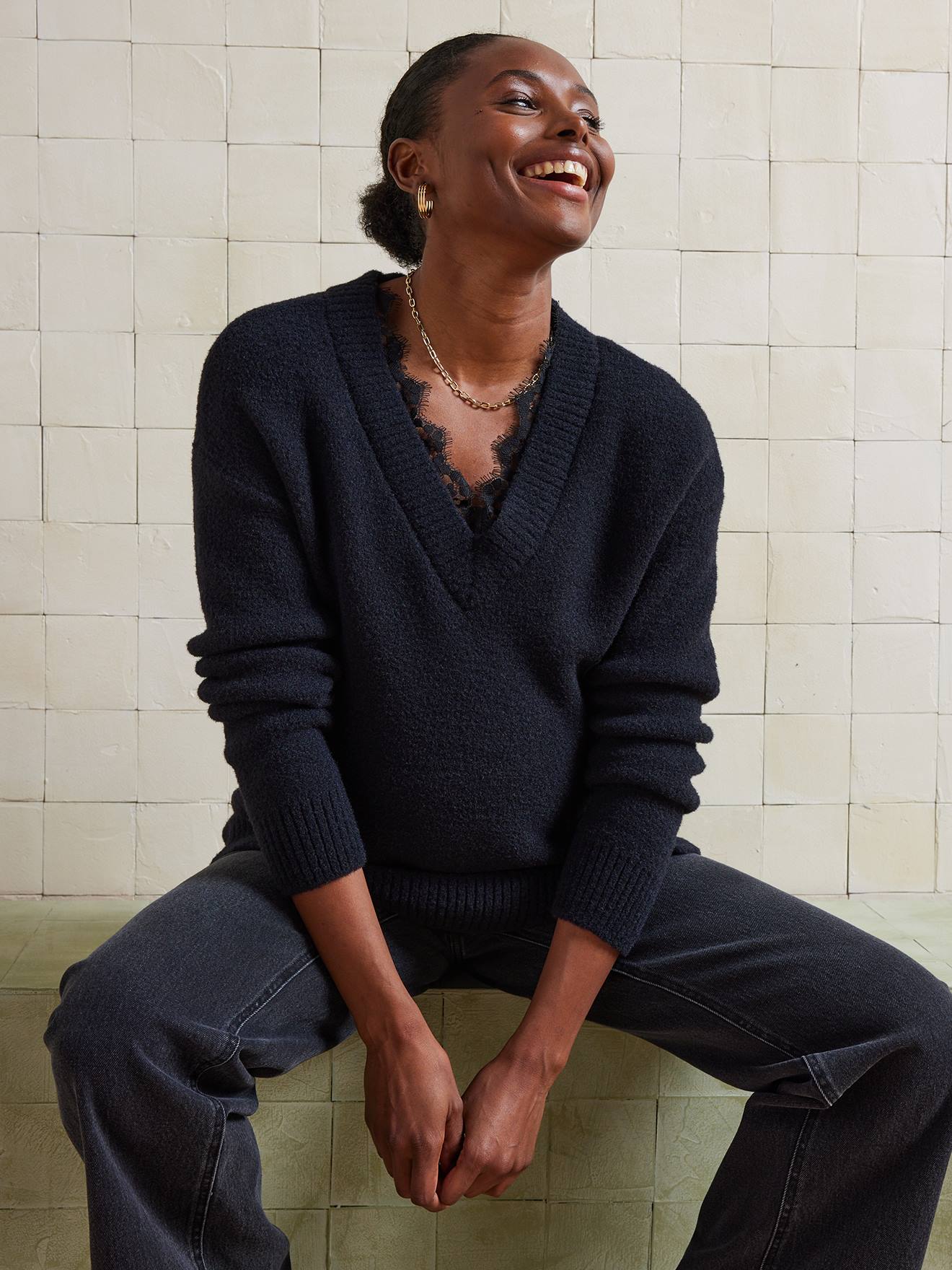 Pull col V grossesse maille mousseuse et dentelle noir