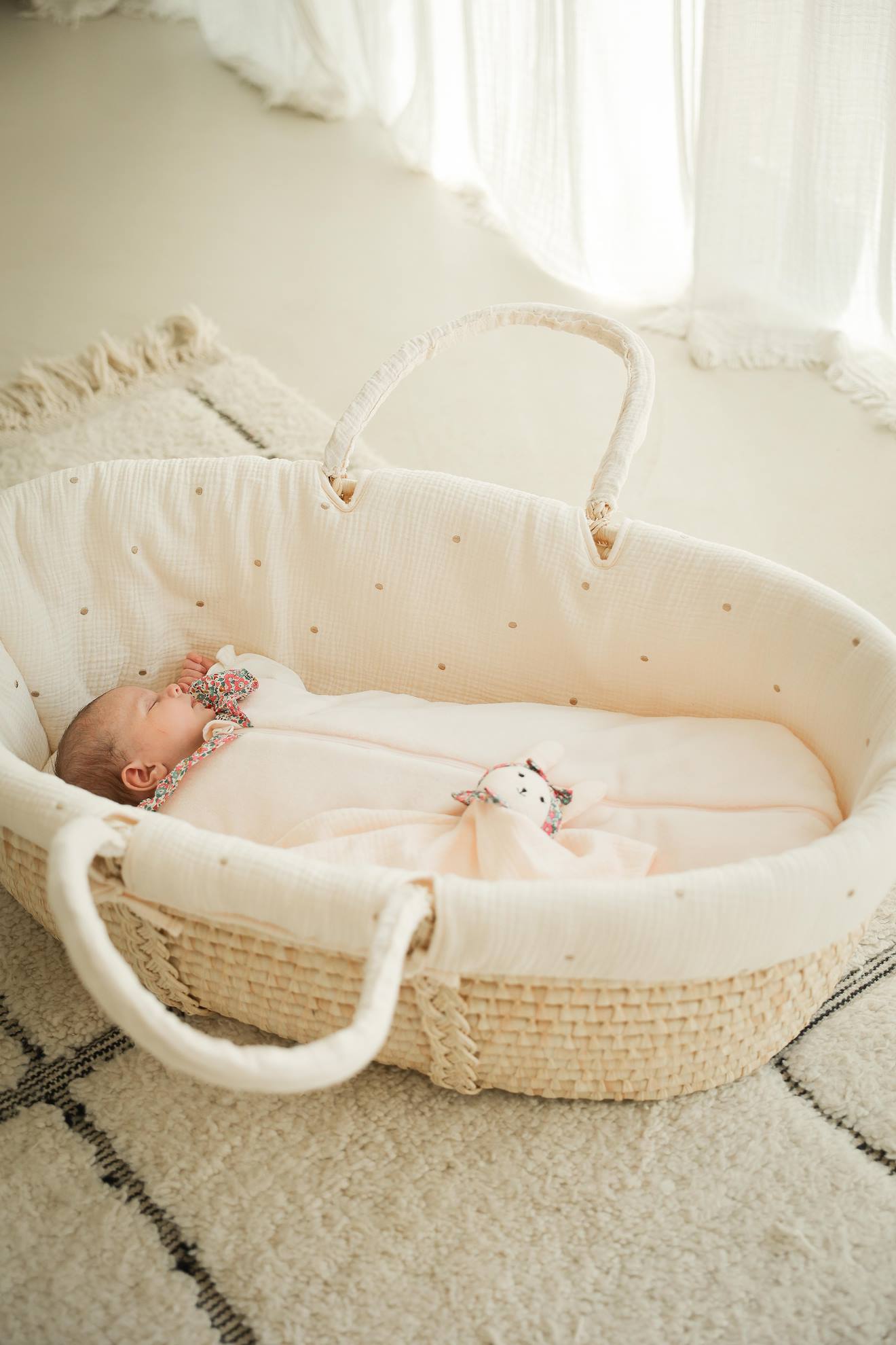 Couffin bébé en fibres naturelles tressées blanc (Envie De Fraise) - Image 1
