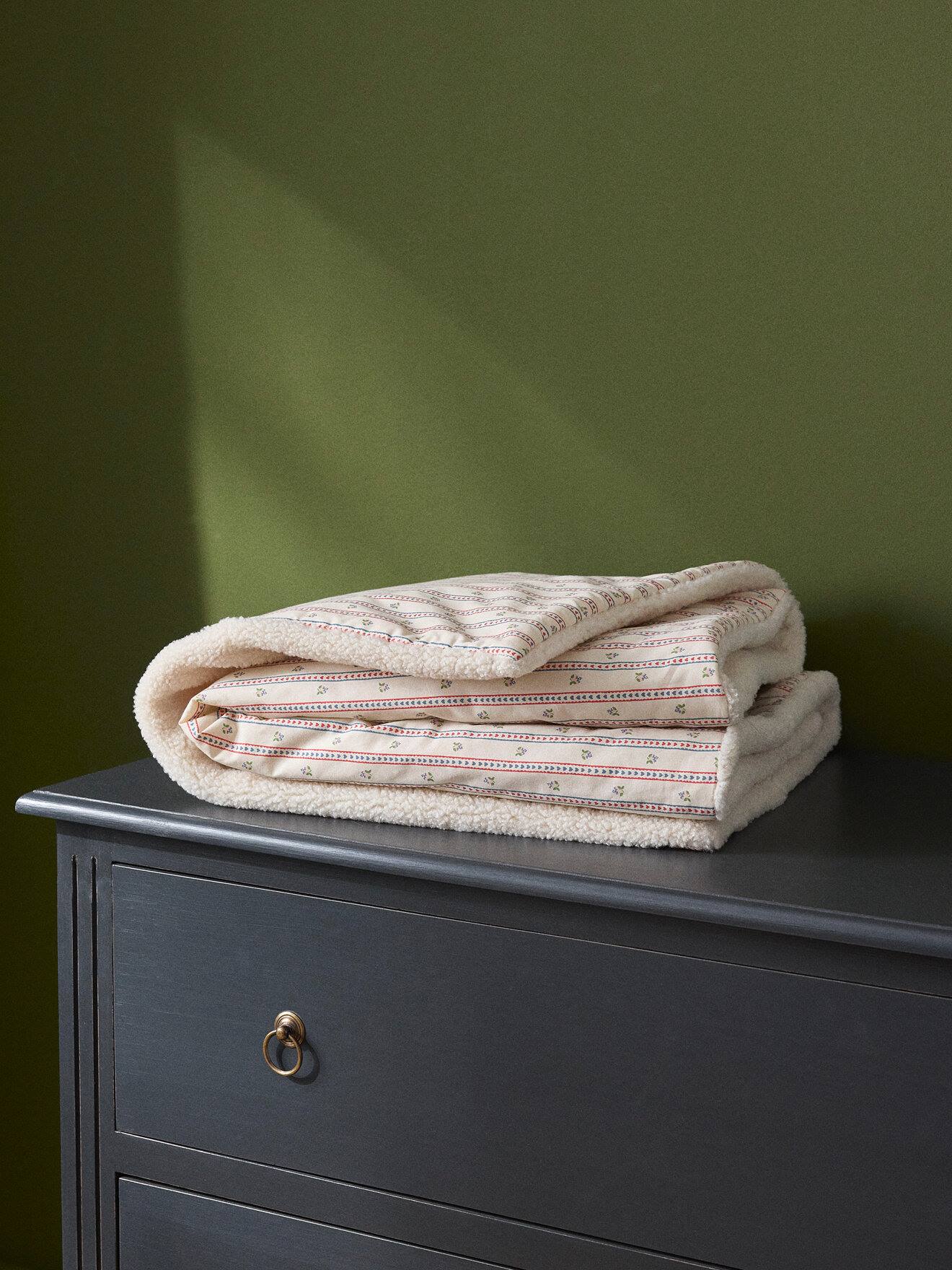 Plaid Réversible Sherpa Et Imprimé Avril Imp Marine