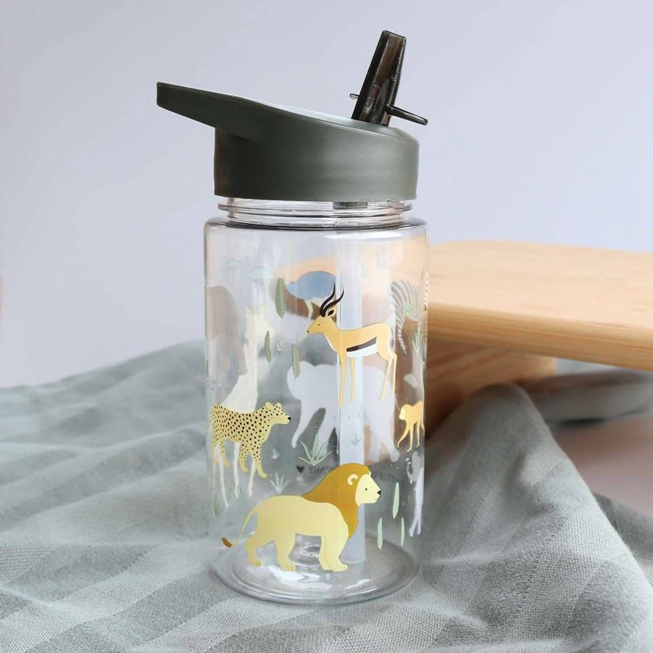 Gourde Enfant Ergonomique 450 Ml Kaki (A Little Lovely Company) - Image 1