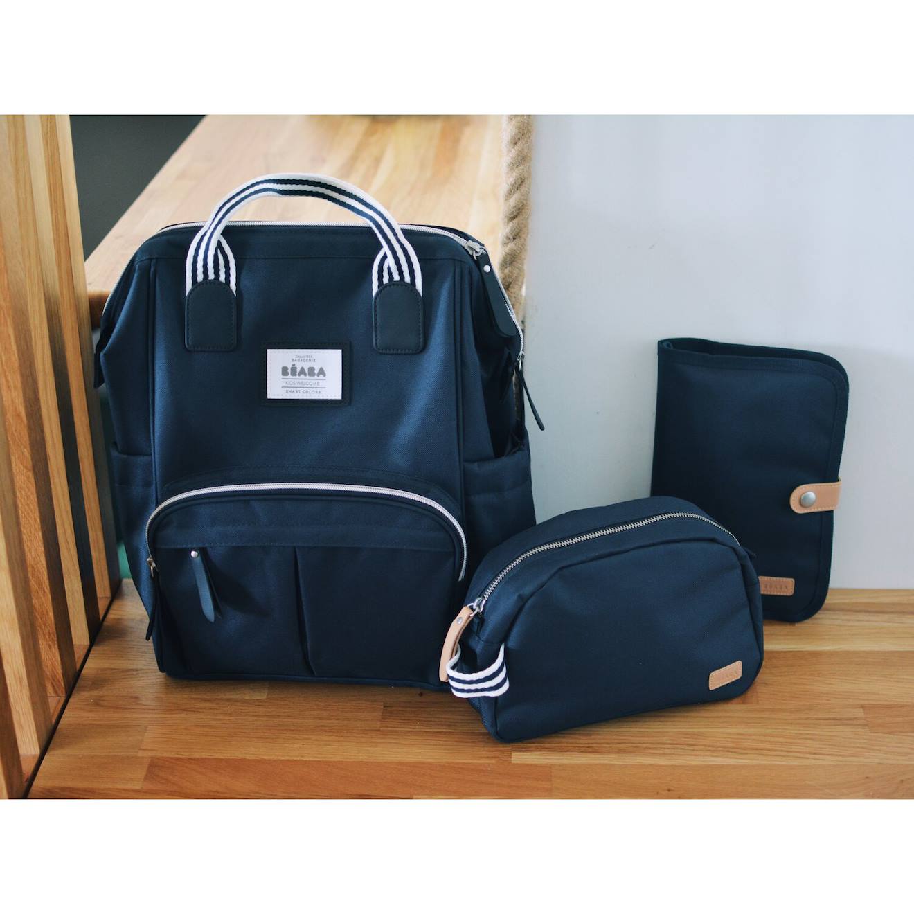 Protège Carnet De Santé Pratique Et Organisé Bleu Marine (Beaba) - Image 1