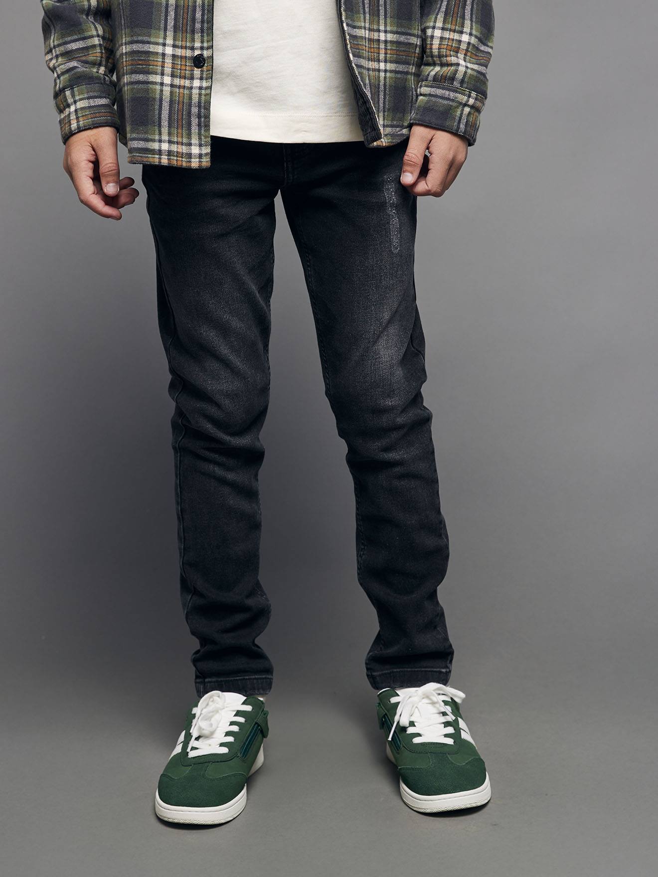 Jean slim garçon effet destroy denim black