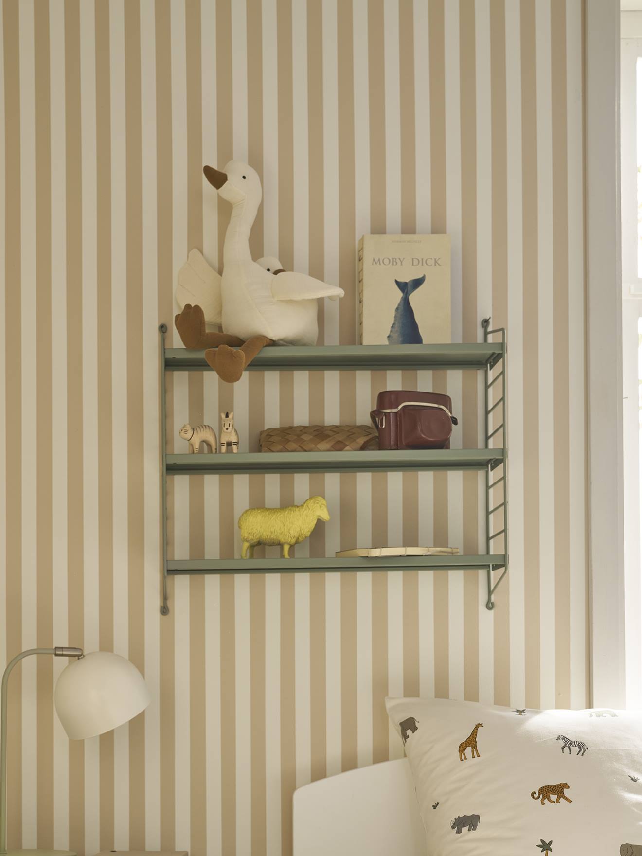 Etagère murale filaire en métal vert