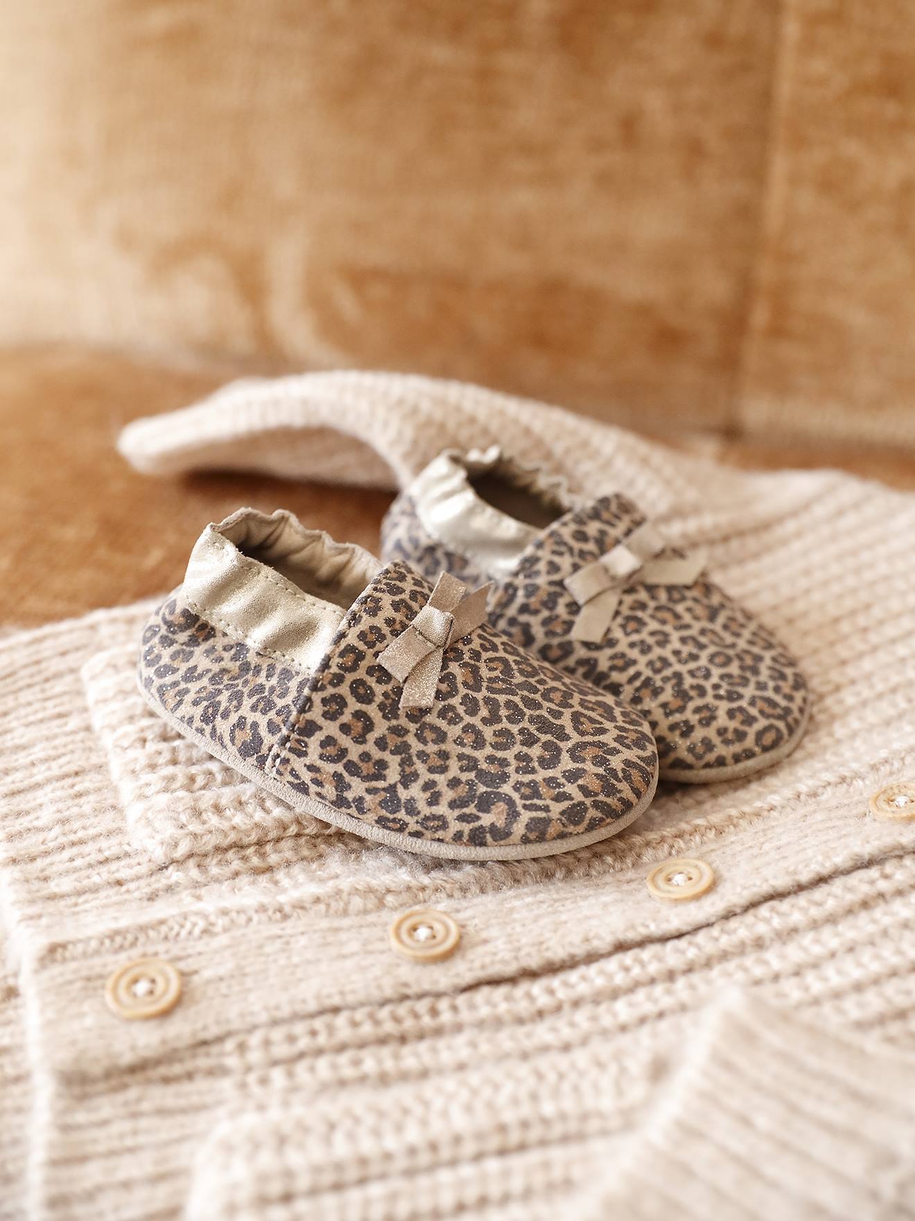 Chaussons élastiqués en cuir souple bébé beige imprimé