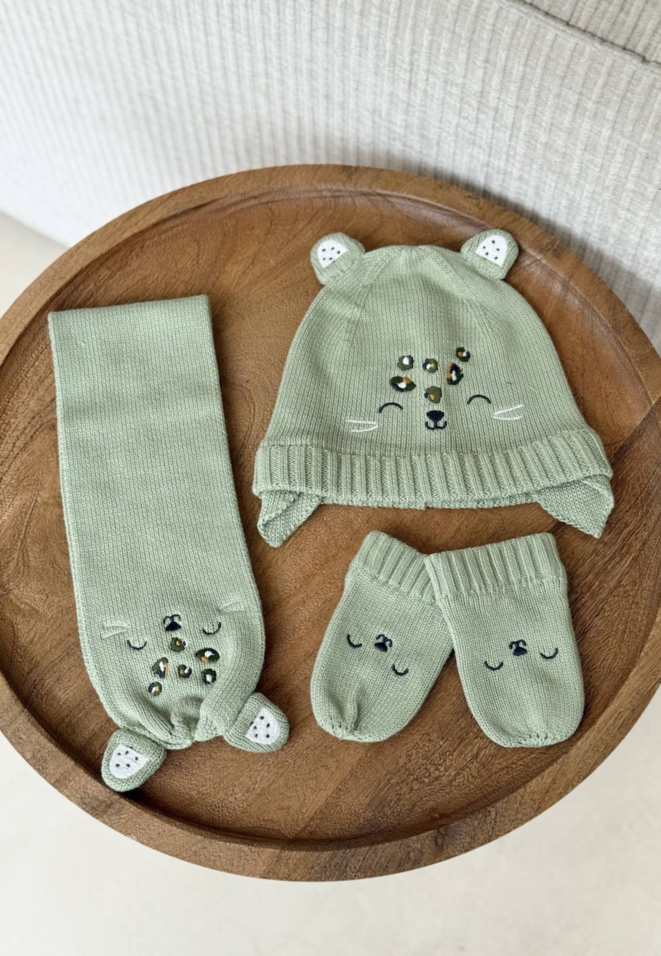 Ensemble Bonnet, Moufles Et Écharpe Bébé En Tricot Boavista Kaki