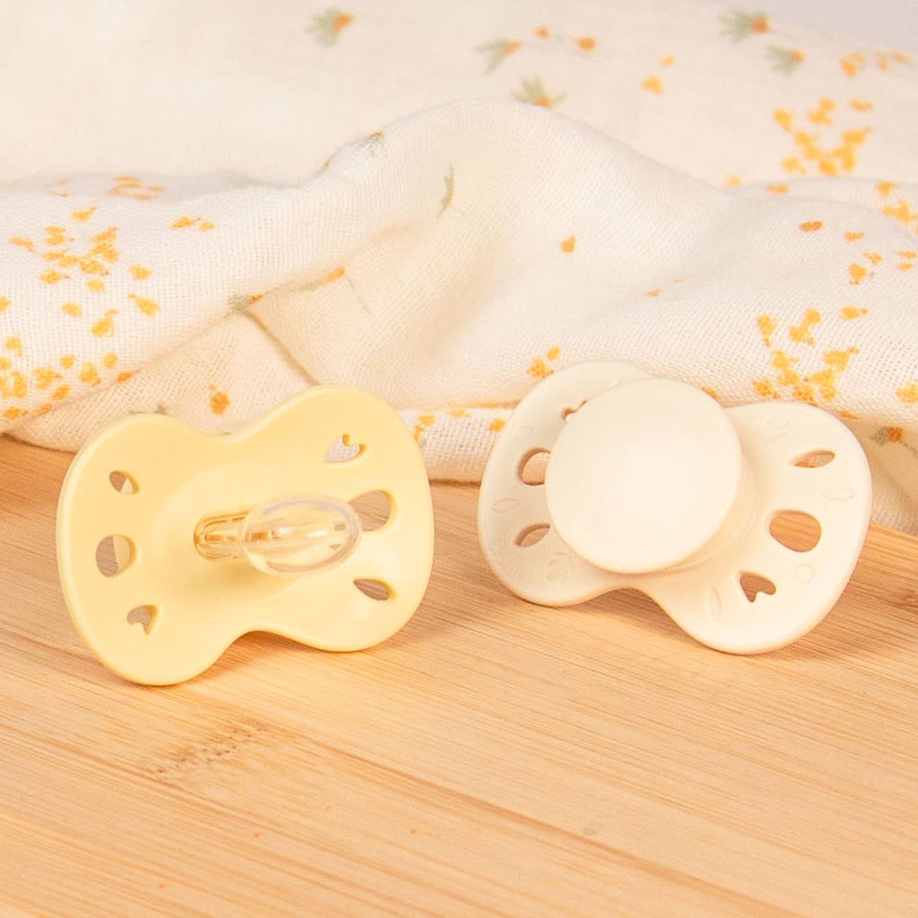 Sucette Anatomique Essentielle - 0-6 Mois - Lot De 2 Jaune + Beige (Biolane) - Image 1