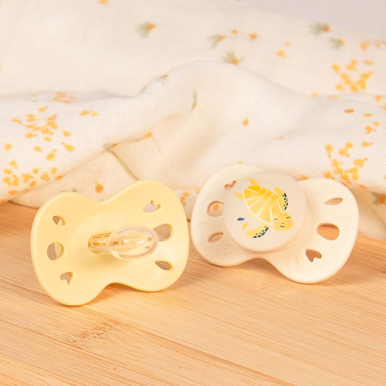 Sucette Anatomique Animaux - 0-6 Mois - Lot De 2 Jaune + Beige (Biolane) - Image 1