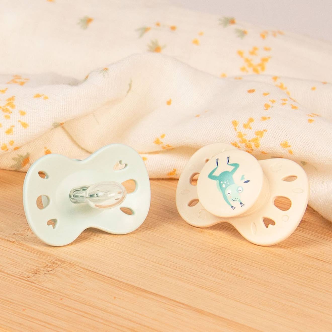 Sucette Anatomique Animaux - 0-6 Mois - Lot De 2 Vert + Beige (Biolane) - Image 1