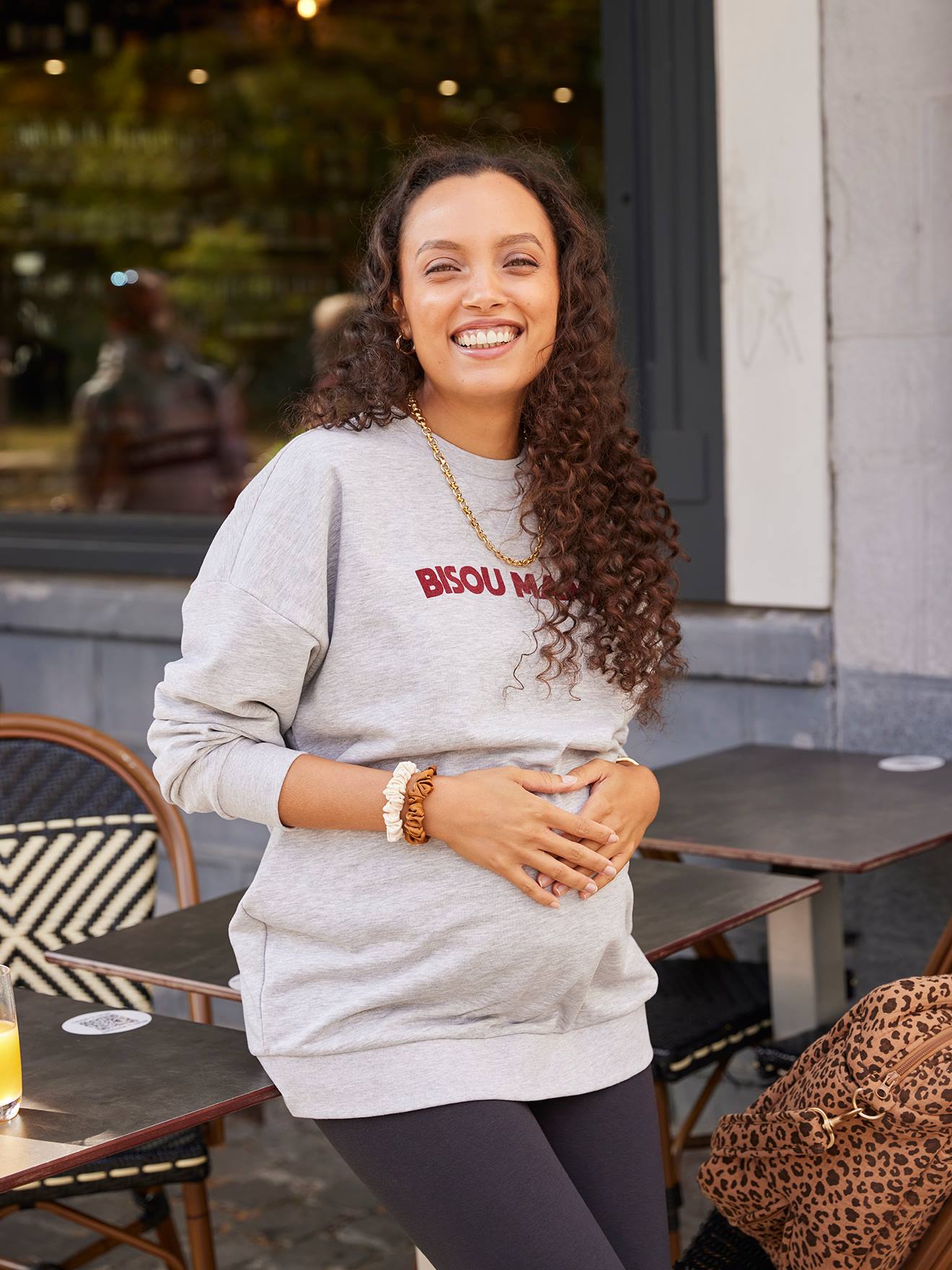 Ensemble sweat "bisou mama" et legging grossesse et postpartum gris chiné (Envie De Fraise) - Image 2